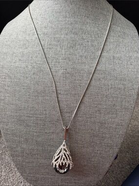 Silver Teardrop Crystal Pendant Necklace in Black